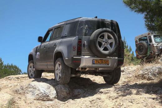 לנדרובר דיפנדר לנדרובר דיפנדר